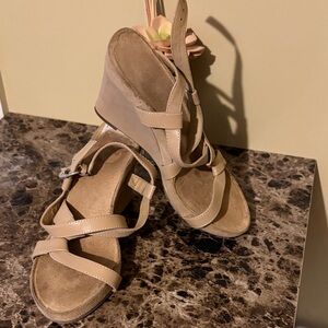 AEROSOLES Tan Strappy Wedge Sandals